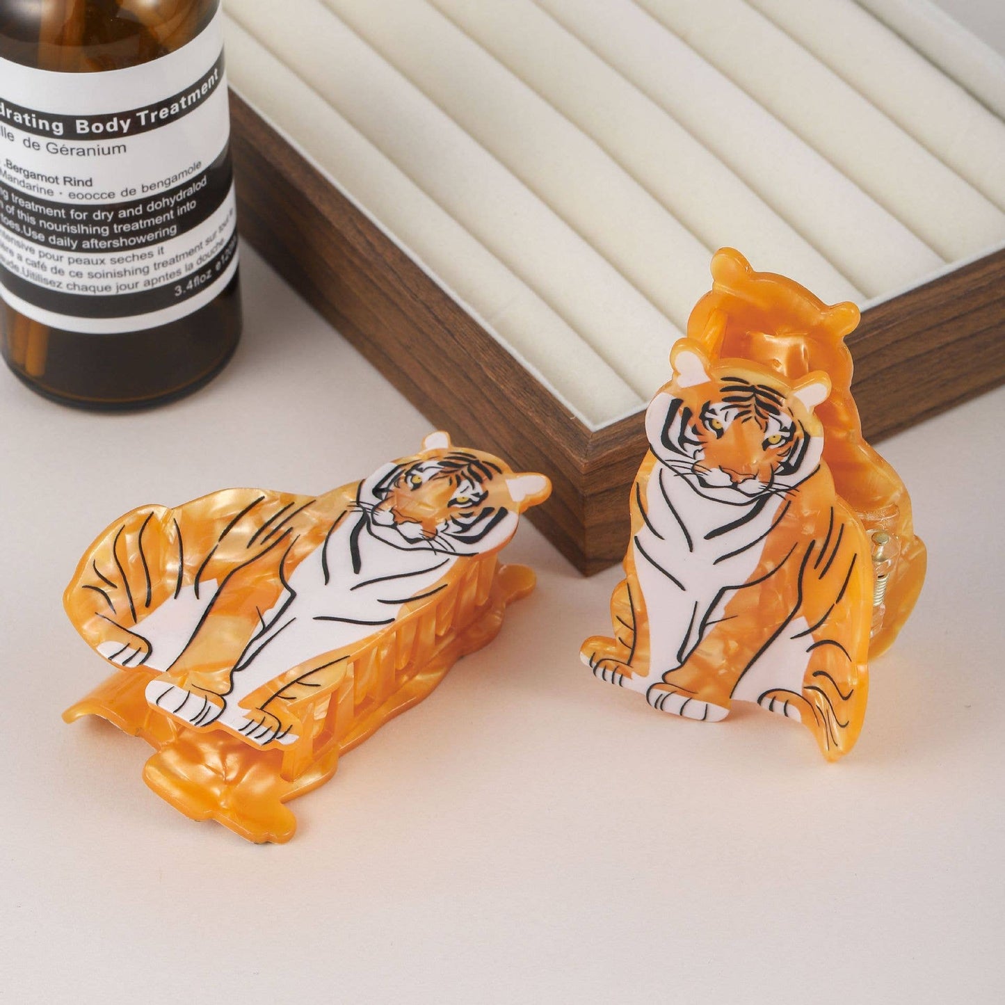 Sitting Tiger Design Animal Acetate Hair Claw Clip