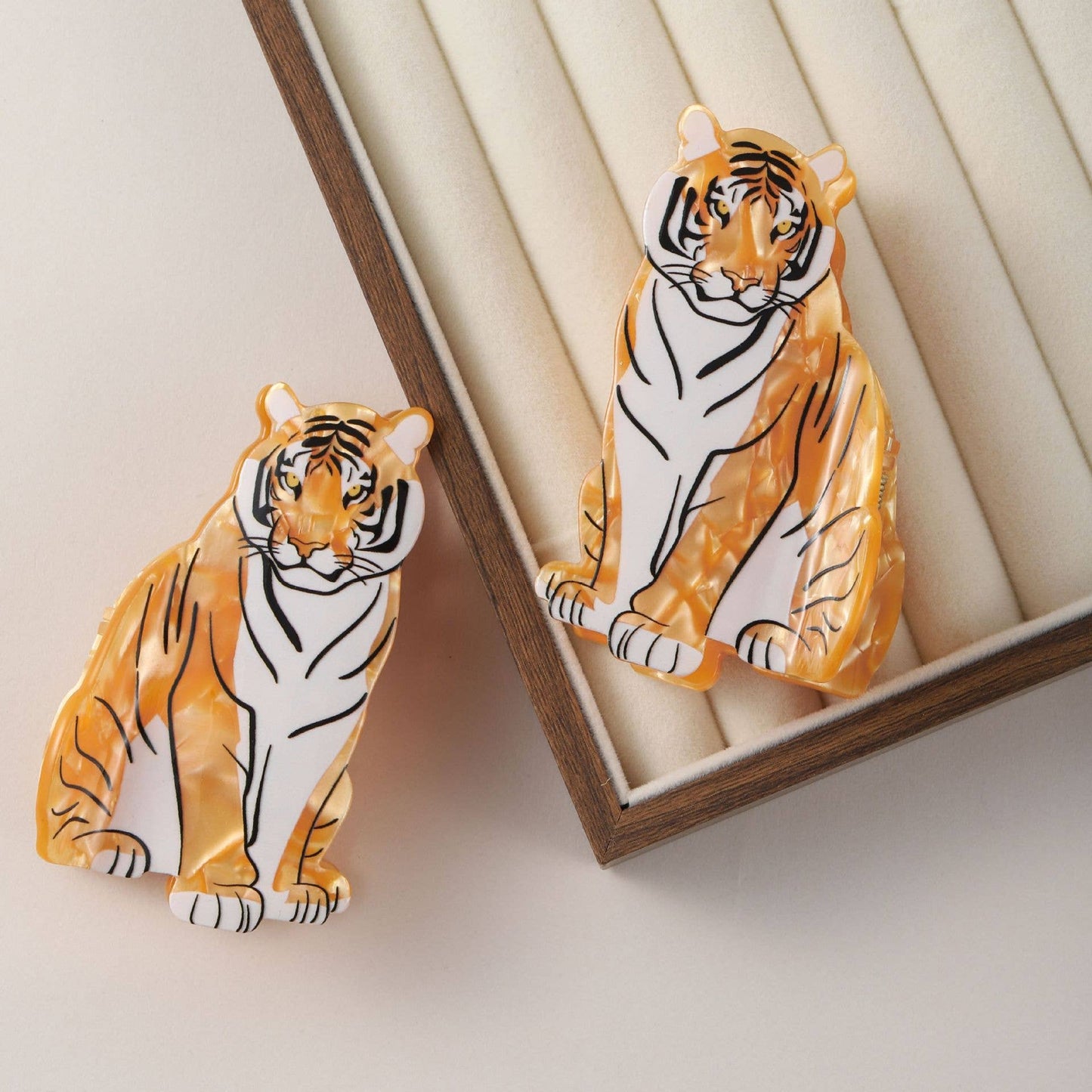 Sitting Tiger Design Animal Acetate Hair Claw Clip