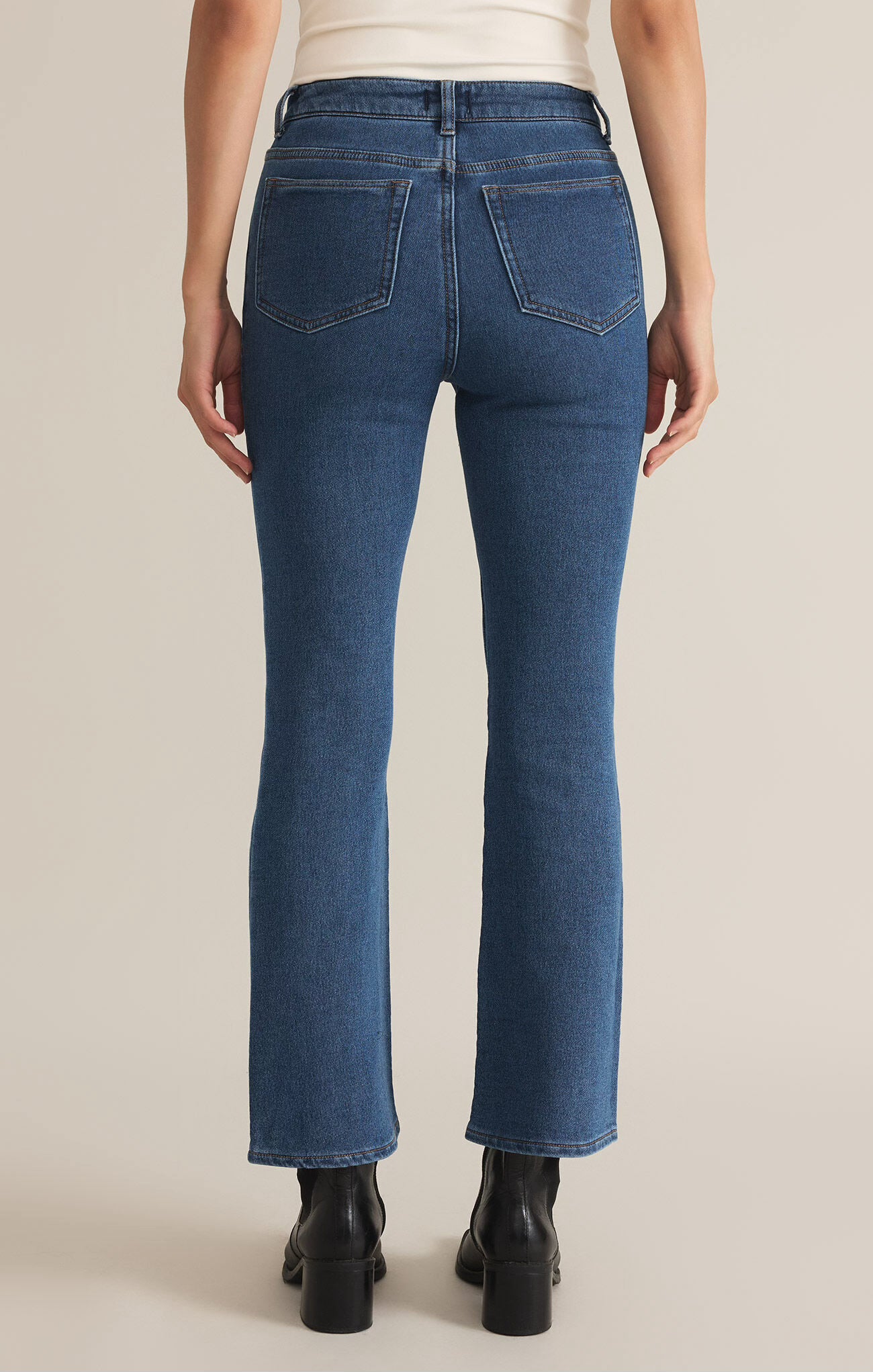 Lia Ankle Kick Flare