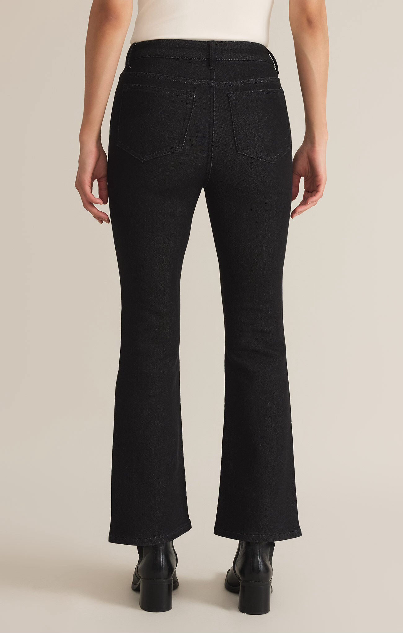 Lia Ankle Kick Flare