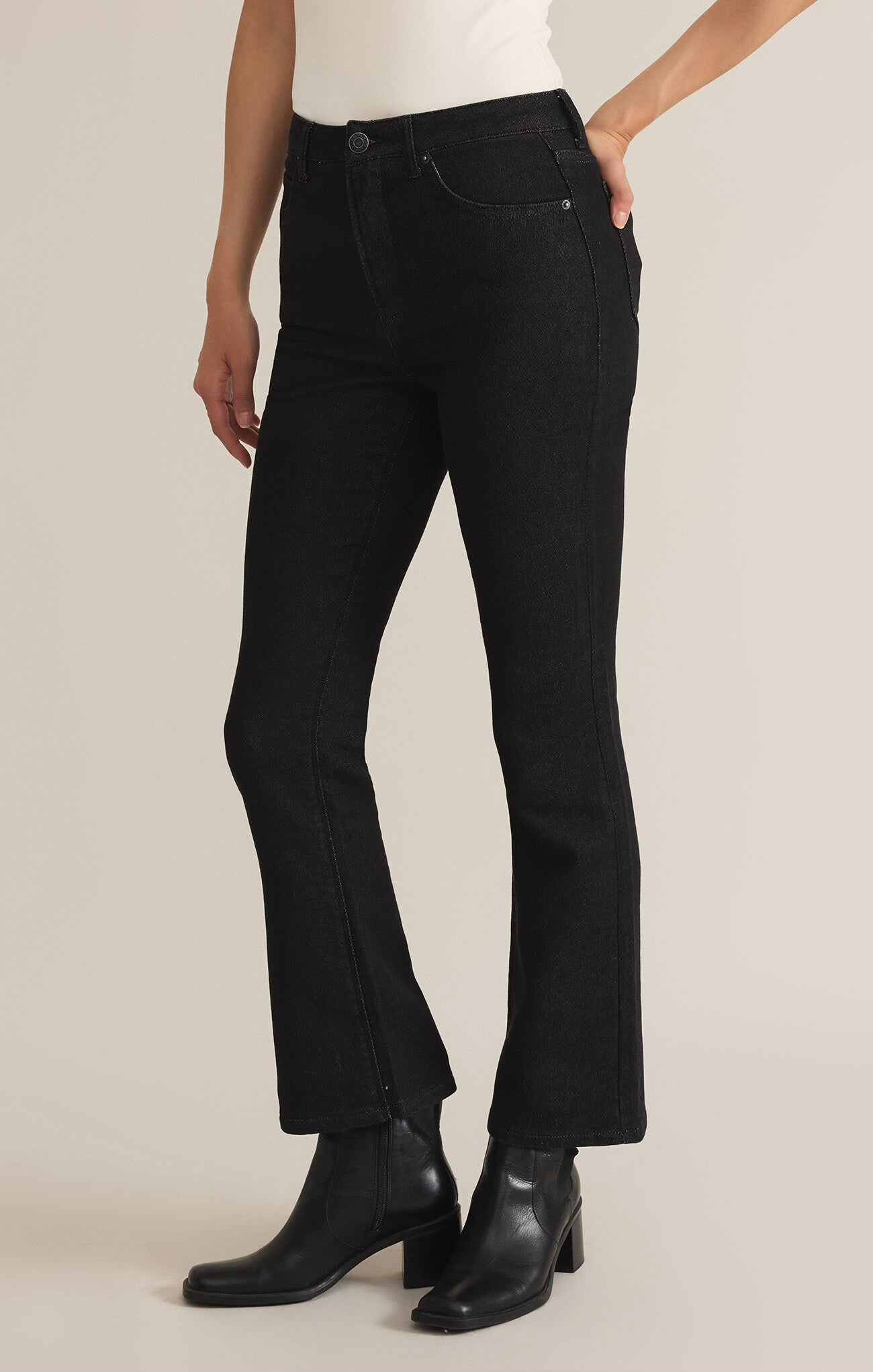 Lia Ankle Kick Flare