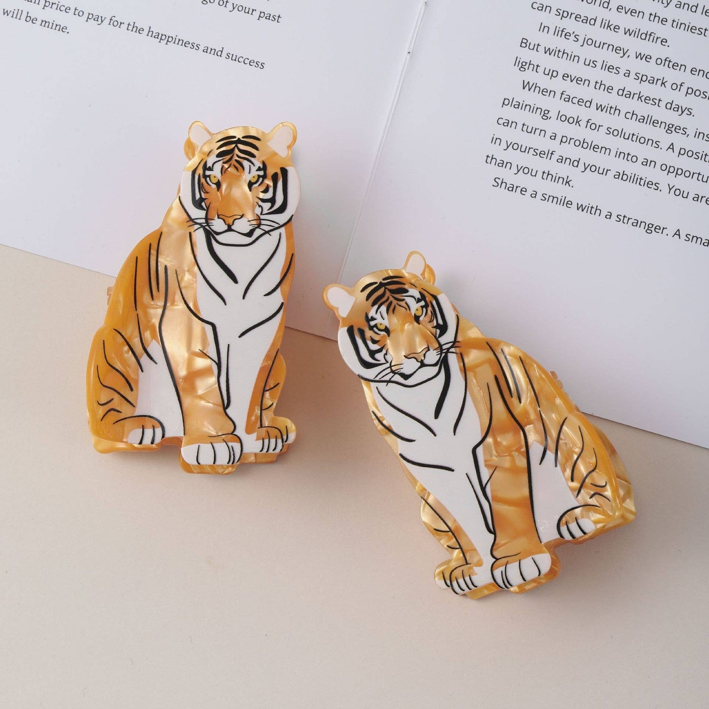 Sitting Tiger Design Animal Acetate Hair Claw Clip